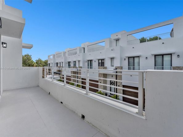 3318 Day Ave 6, Miami FL 33133