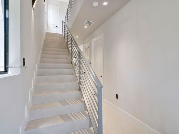 3318 Day Ave 6, Miami FL 33133