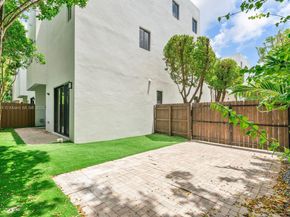 3318 Day Ave 6, Miami FL 33133