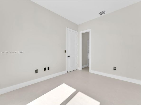 3318 Day Ave 6, Miami FL 33133