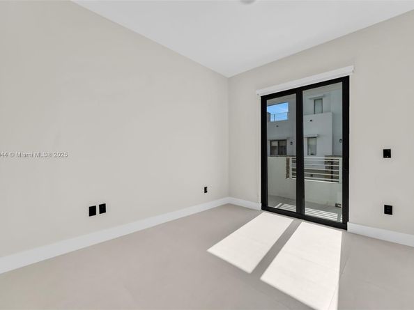 3318 Day Ave 6, Miami FL 33133