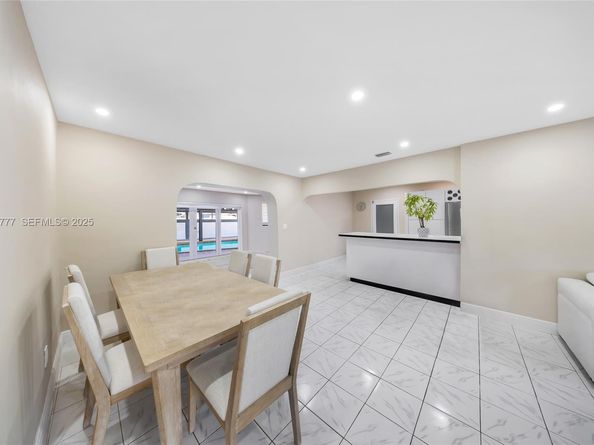 490 W 33rd Pl, Hialeah FL 33012