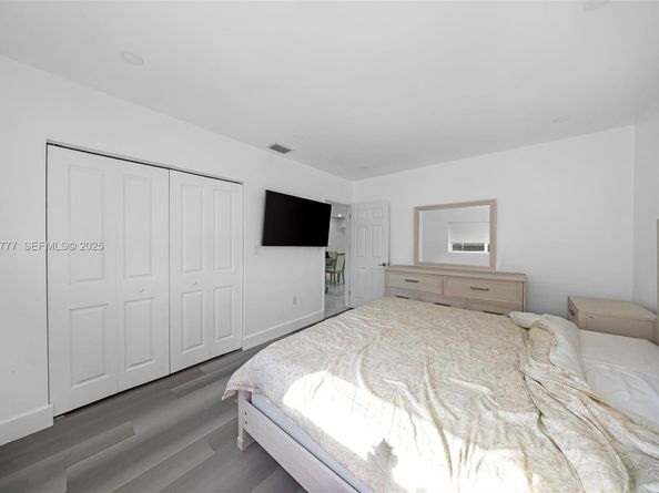 490 W 33rd Pl, Hialeah FL 33012