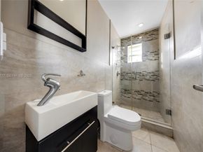 490 W 33rd Pl, Hialeah FL 33012