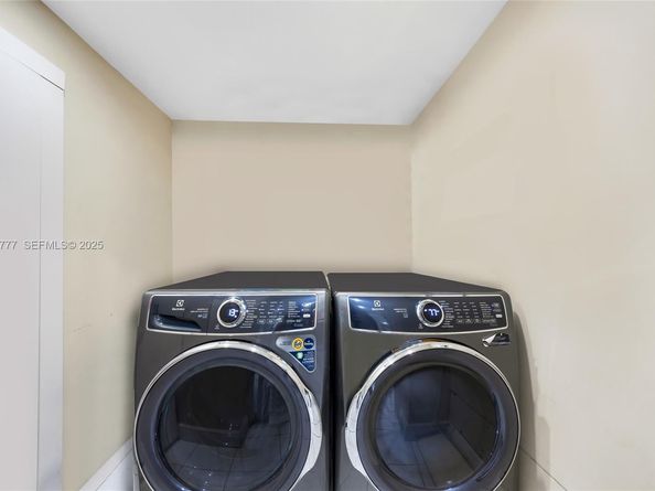 490 W 33rd Pl, Hialeah FL 33012