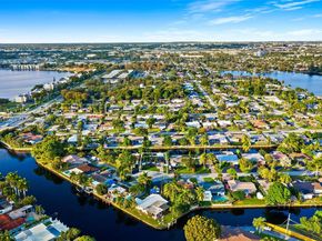 2005 NW 37th St, Oakland Park FL 33309