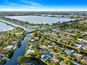 2005 NW 37th St, Oakland Park FL 33309