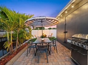 2005 NW 37th St, Oakland Park FL 33309
