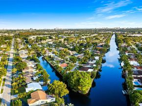 2005 NW 37th St, Oakland Park FL 33309