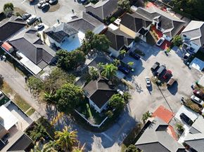 18499 NW 52nd Path, Miami Gardens FL 33055