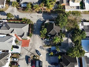 18499 NW 52nd Path, Miami Gardens FL 33055