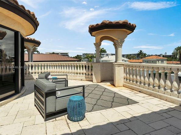 1011 Rhodes Villa Ave, Delray Beach FL 33483