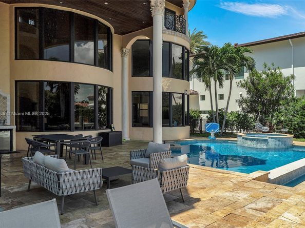 1011 Rhodes Villa Ave, Delray Beach FL 33483