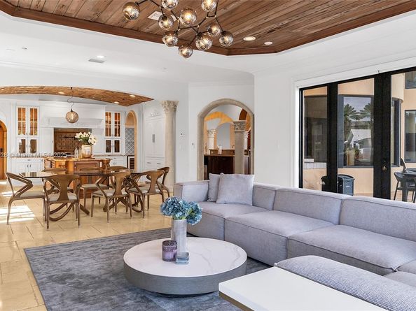 1011 Rhodes Villa Ave, Delray Beach FL 33483