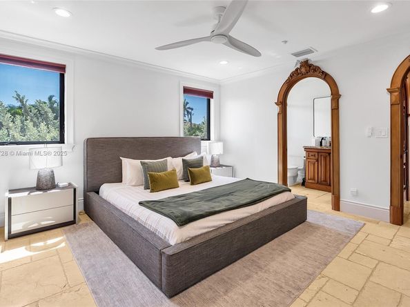 1011 Rhodes Villa Ave, Delray Beach FL 33483