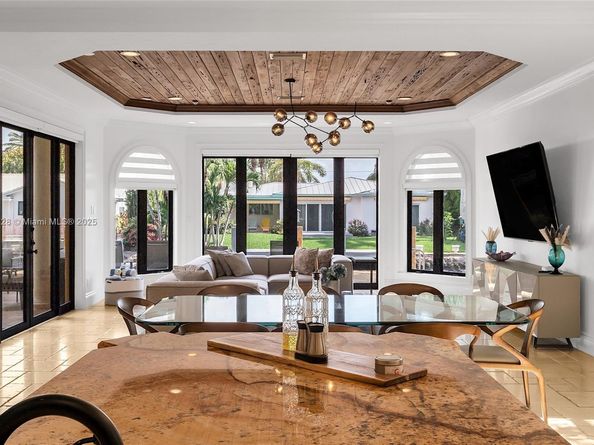 1011 Rhodes Villa Ave, Delray Beach FL 33483