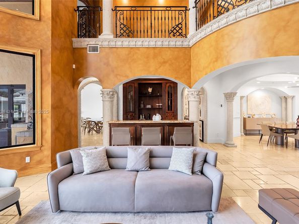 1011 Rhodes Villa Ave, Delray Beach FL 33483