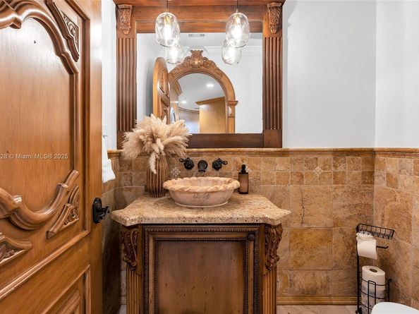 1011 Rhodes Villa Ave, Delray Beach FL 33483