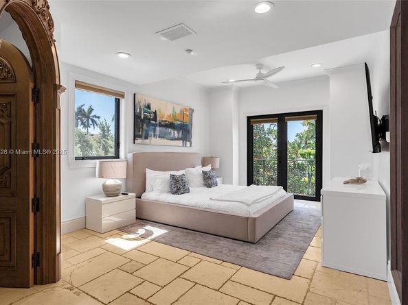 1011 Rhodes Villa Ave, Delray Beach FL 33483