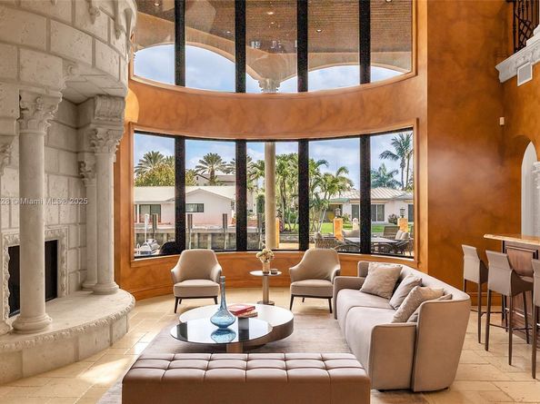 1011 Rhodes Villa Ave, Delray Beach FL 33483