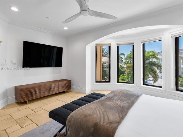 1011 Rhodes Villa Ave, Delray Beach FL 33483