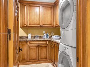 1011 Rhodes Villa Ave, Delray Beach FL 33483