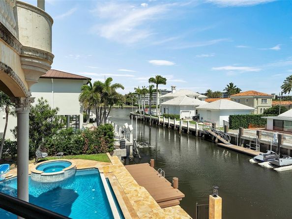 1011 Rhodes Villa Ave, Delray Beach FL 33483