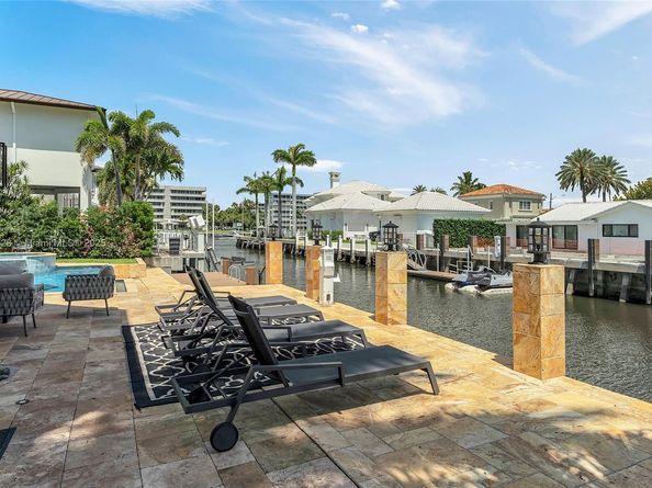 1011 Rhodes Villa Ave, Delray Beach FL 33483