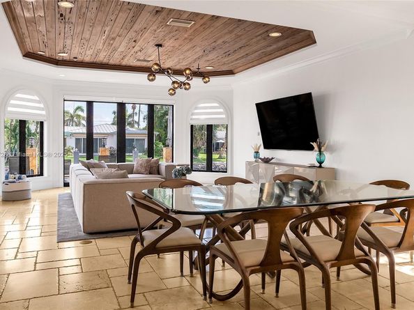 1011 Rhodes Villa Ave, Delray Beach FL 33483