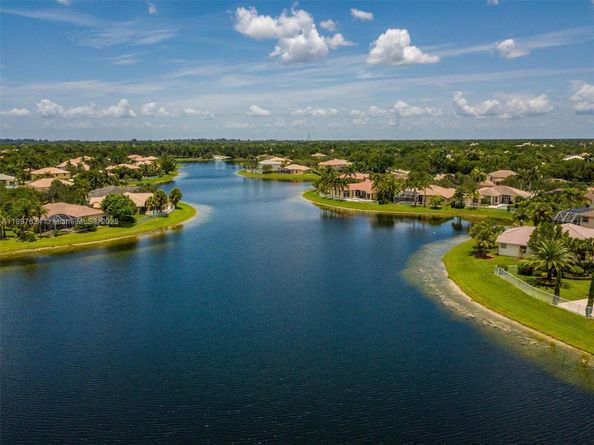 3620 Heron Ridge Ln, Weston FL 33331