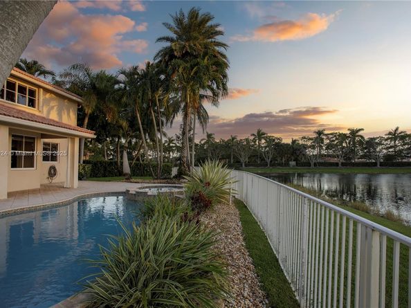 3620 Heron Ridge Ln, Weston FL 33331