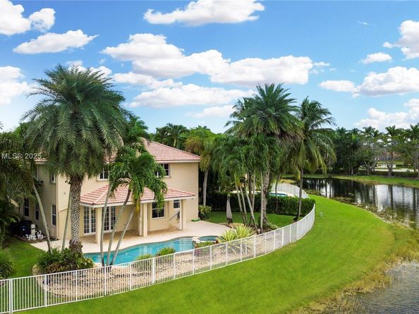 3620 Heron Ridge Ln, Weston FL 33331