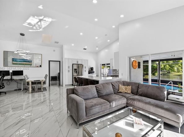 720 Rock Hill Ave, Davie FL 33325