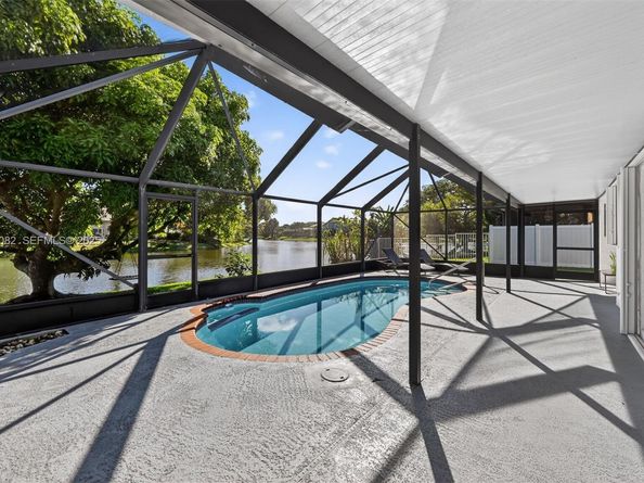 720 Rock Hill Ave, Davie FL 33325