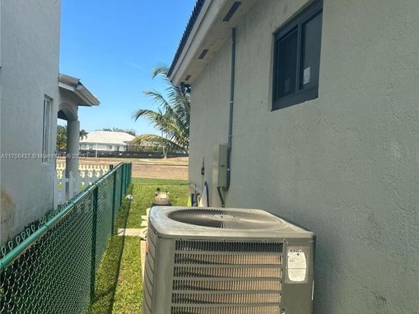 2908 Augusta Dr, Homestead FL 33035