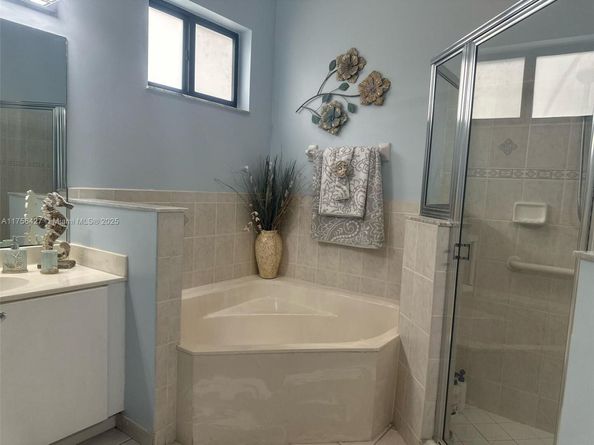 2908 Augusta Dr, Homestead FL 33035
