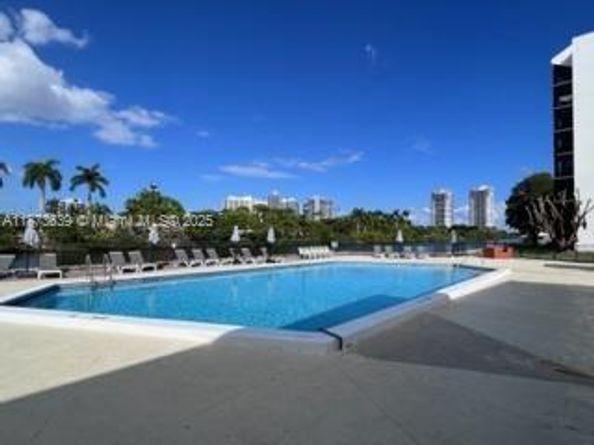 3475 N Country Club Dr 116, Aventura FL 33180