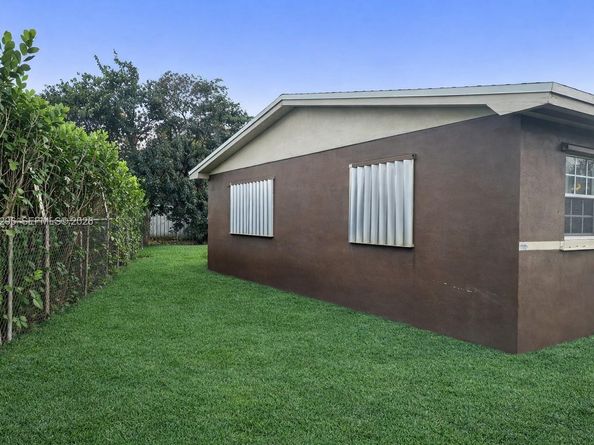 3930 NW 185th St, Miami Gardens FL 33055