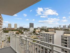 427 Golden Isles Dr 11F, Hallandale Beach FL 33009