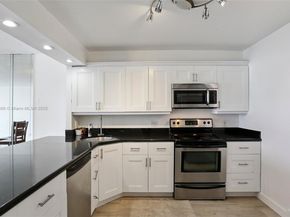 427 Golden Isles Dr 11F, Hallandale Beach FL 33009