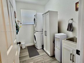 1587 Winterberry Ln, Weston FL 33327