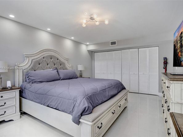 2301 S Ocean Dr 1007, Hollywood FL 33019