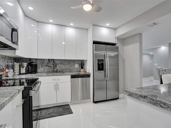 2301 S Ocean Dr 1007, Hollywood FL 33019