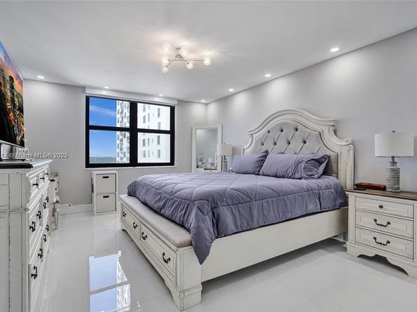 2301 S Ocean Dr 1007, Hollywood FL 33019