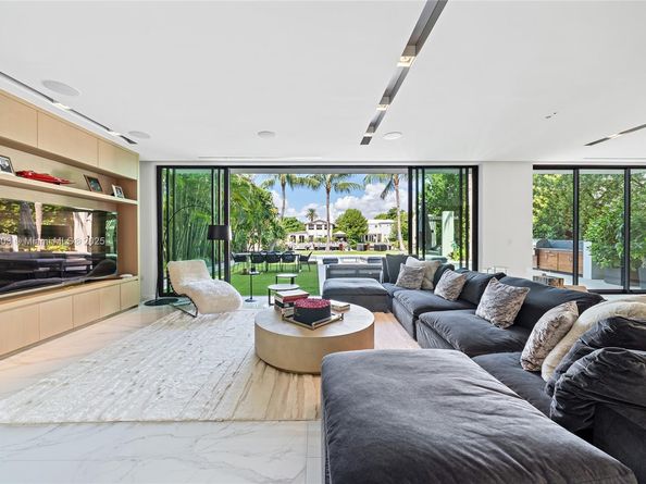 4510 Prairie Ave, Miami Beach FL 33140