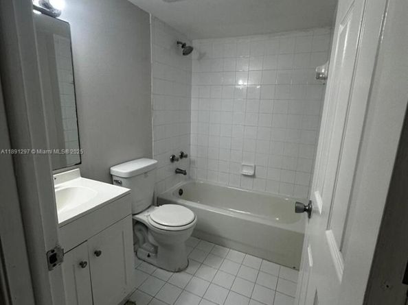 2421 NW 56th Ave 2102, Lauderhill FL 33313