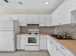 10424 NW 70th Ct, Tamarac FL 33321