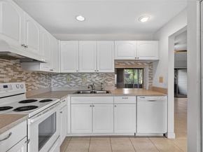 10424 NW 70th Ct, Tamarac FL 33321