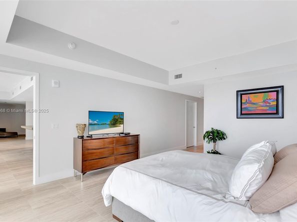 525 N Fort Lauderdale Beach Blvd 802, Fort Lauderdale FL 33304