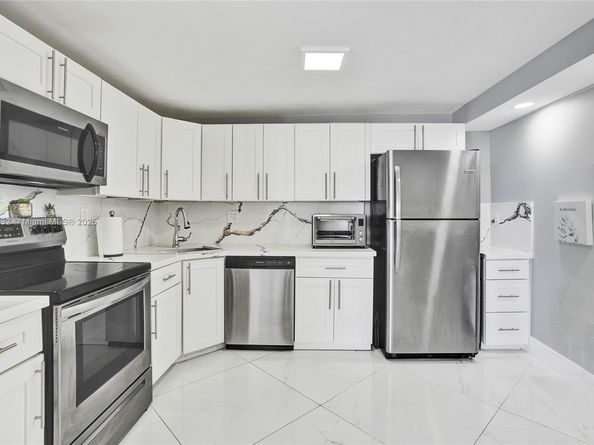 2750 NE 183rd St 2412, Aventura FL 33160